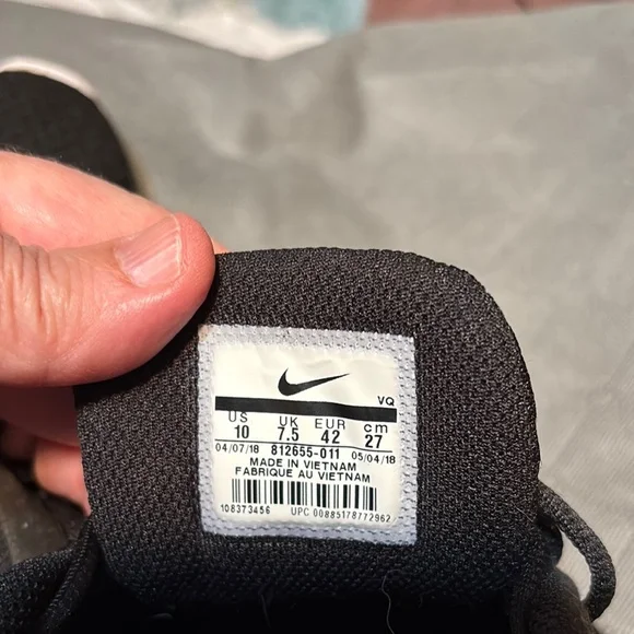 Nike Black Athletic Shoes - Picture 4 of 6